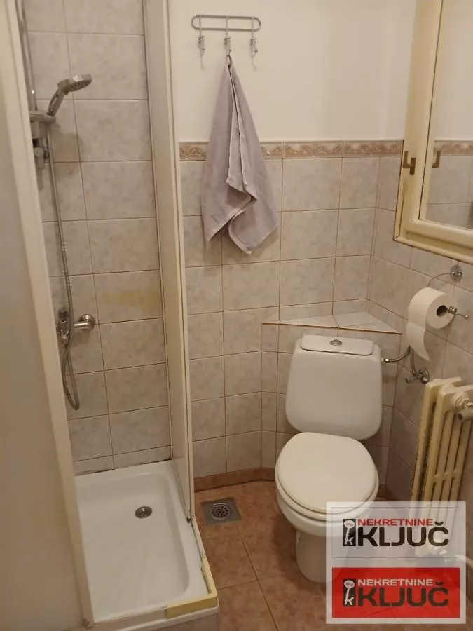 KOD IZVRŠNOG VEĆA, 70m2, Dvoiposoban, Salonac 10