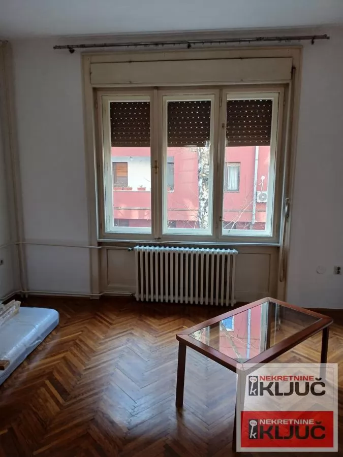 KOD IZVRŠNOG VEĆA, 70m2, Dvoiposoban, Salonac 2