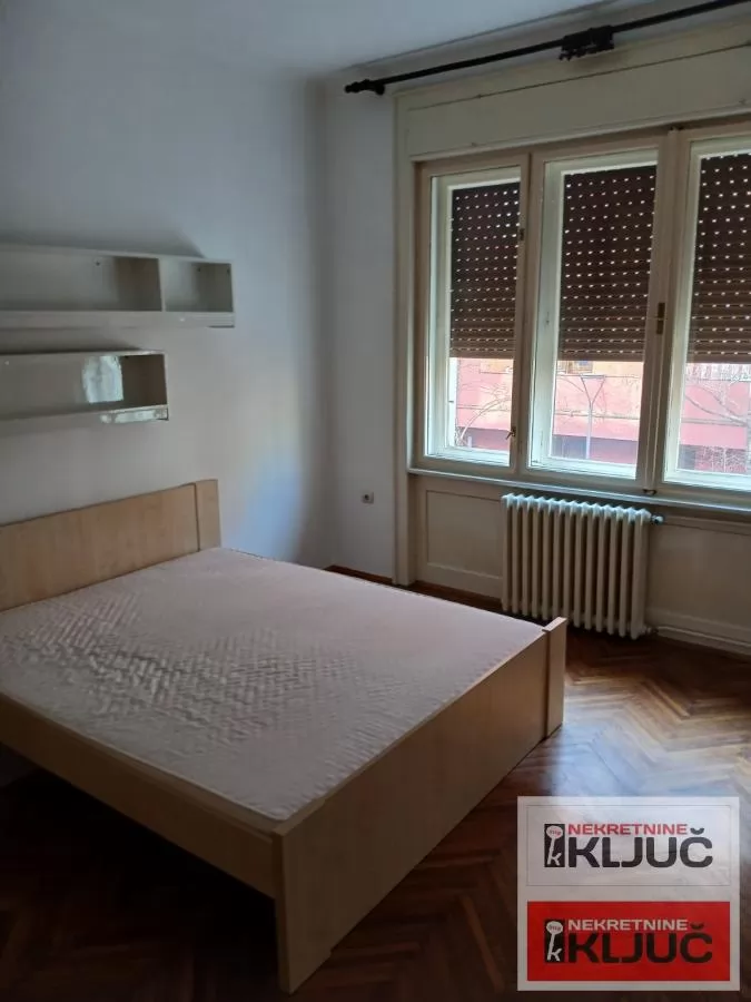 KOD IZVRŠNOG VEĆA, 70m2, Dvoiposoban, Salonac 4