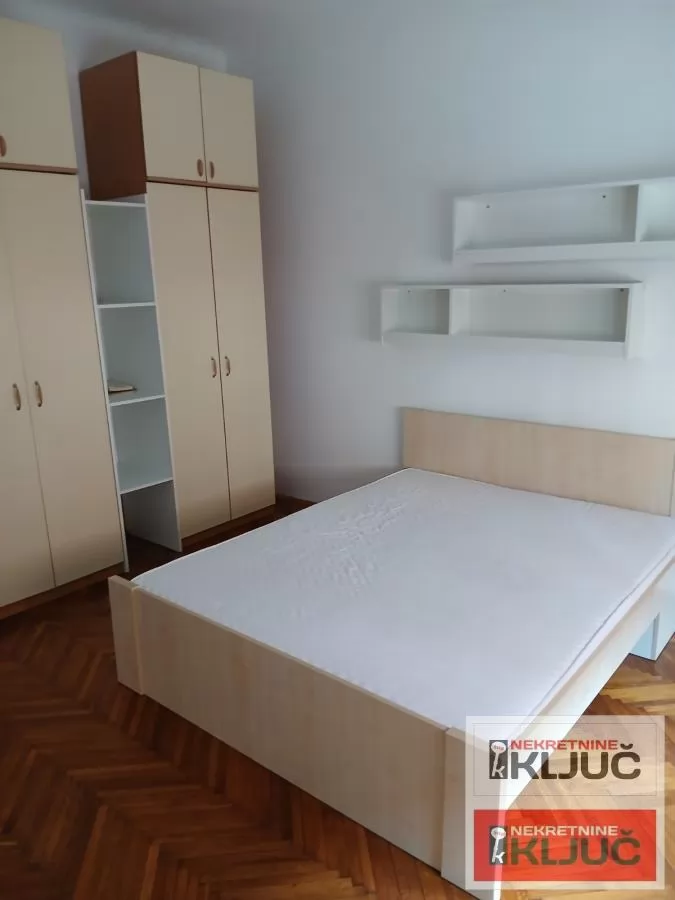 KOD IZVRŠNOG VEĆA, 70m2, Dvoiposoban, Salonac 6