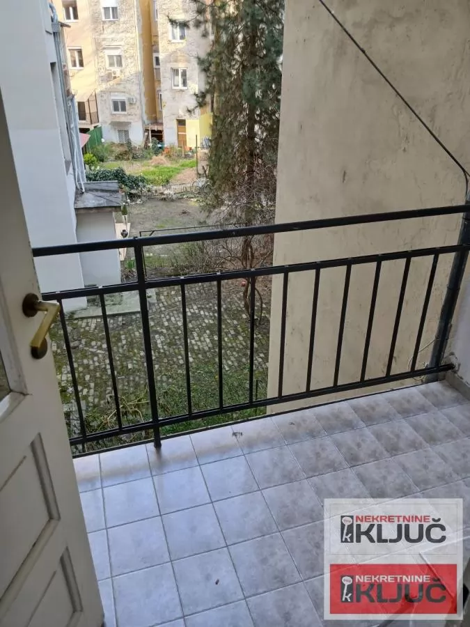 KOD IZVRŠNOG VEĆA, 70m2, Dvoiposoban, Salonac 8