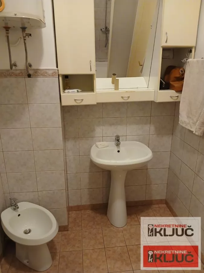 KOD IZVRŠNOG VEĆA, 70m2, Dvoiposoban, Salonac 9