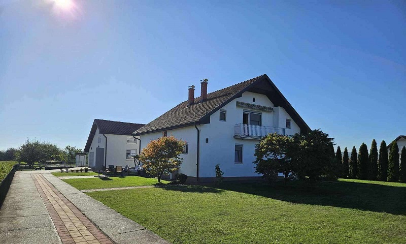 Prodaja porodicnog imanja Donje Nedeljice 1