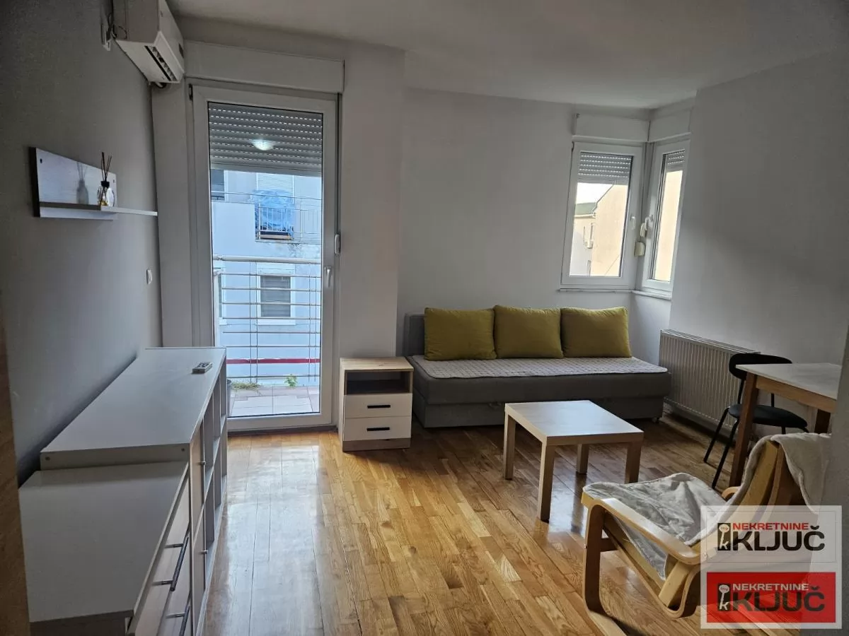 Izdaje se dobra garsonjera u blizini Spensa 7