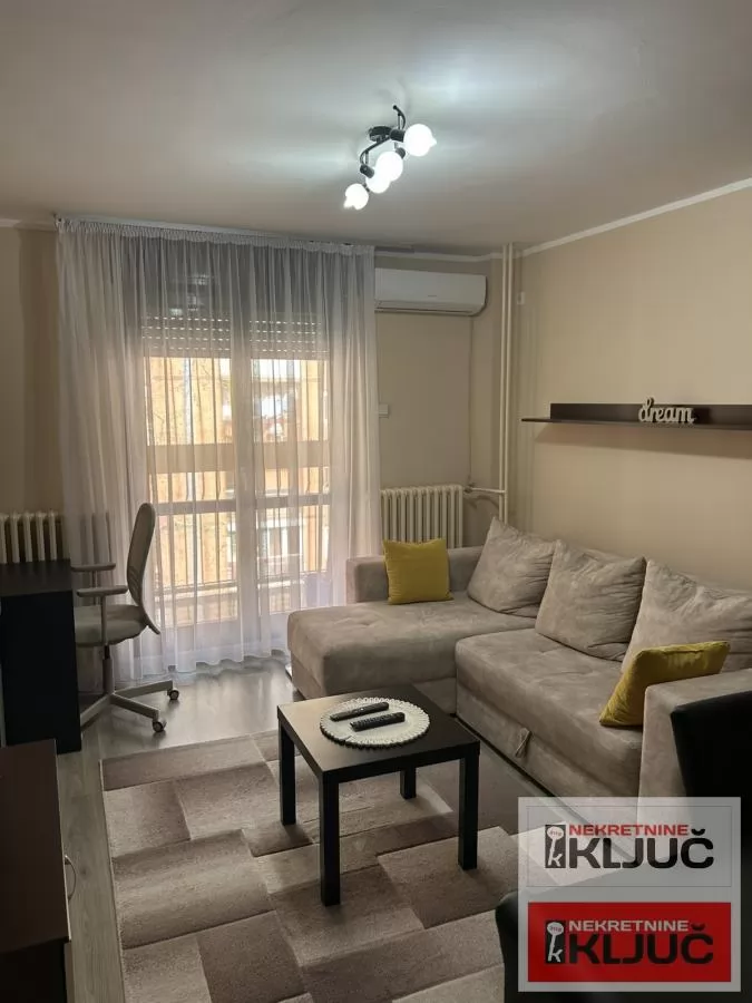 Izdavanje, Stan, Novi Sad, Bulevar Oslobođenja 1