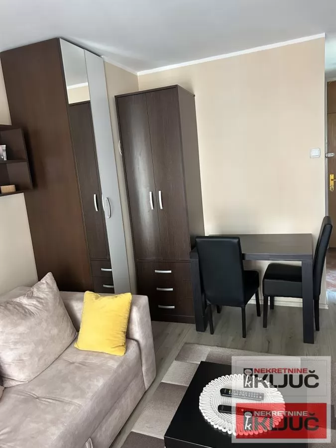 Izdavanje, Stan, Novi Sad, Bulevar Oslobođenja 4