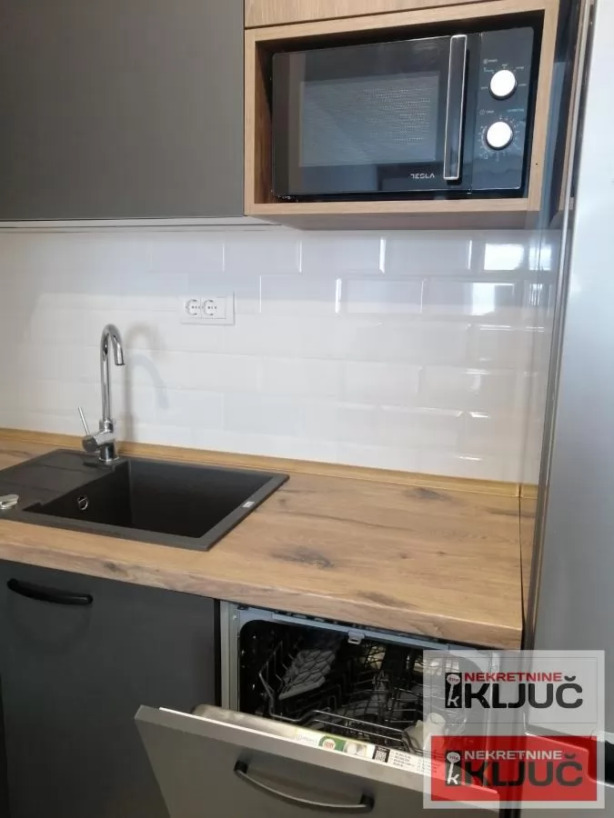 Jednoiposoban stan 38 m², Telep, Novi Sad-sa parking mestom 2