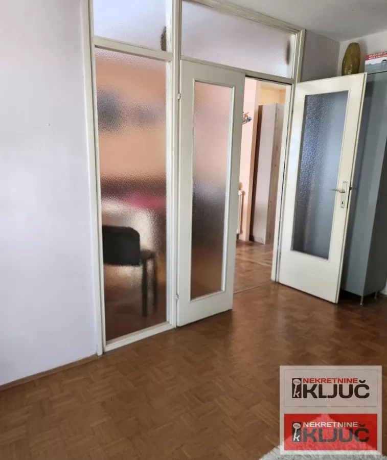 NOVO NASELJE IZDAJE SE JEDNOSOBAN DELIMIČNO OPREMLJEN STAN 12