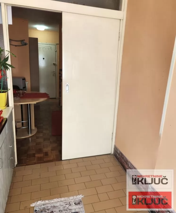 NOVO NASELJE IZDAJE SE JEDNOSOBAN DELIMIČNO OPREMLJEN STAN 13