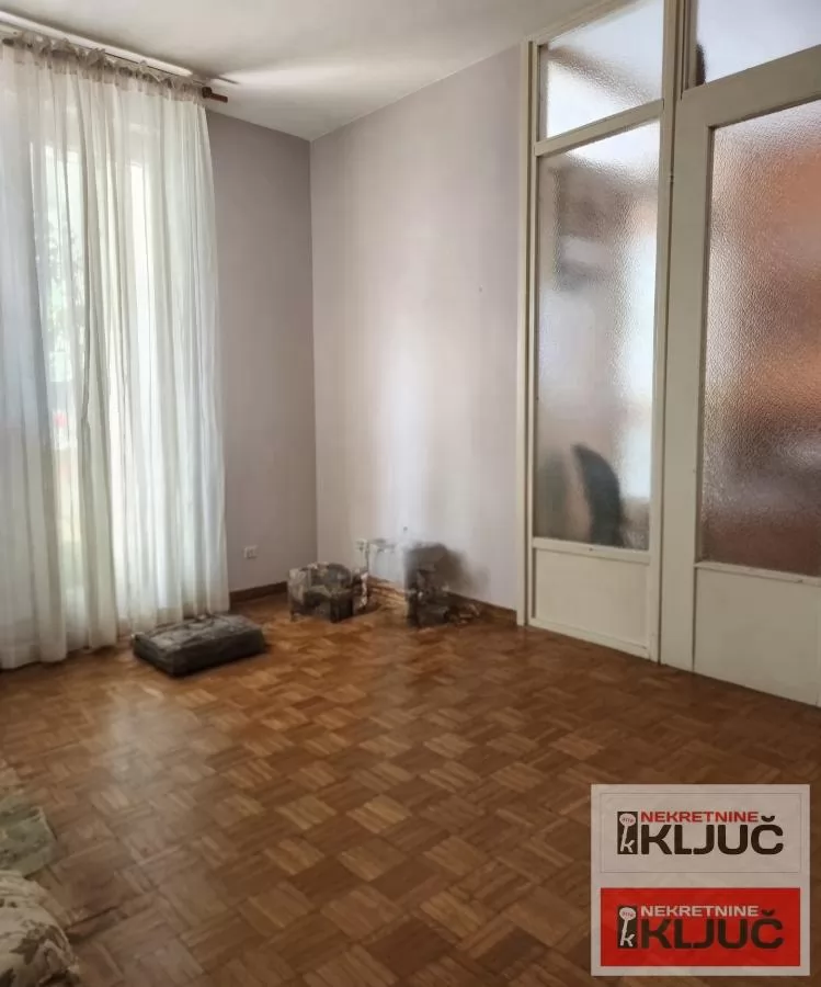 NOVO NASELJE IZDAJE SE JEDNOSOBAN DELIMIČNO OPREMLJEN STAN 9