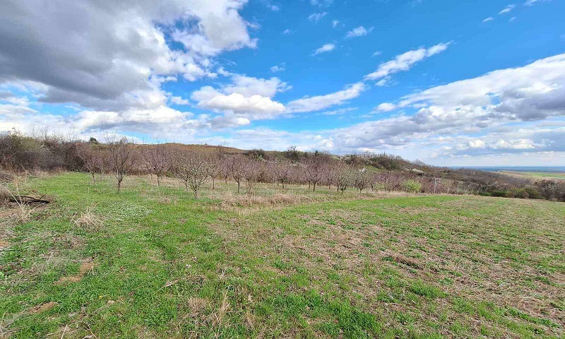 Prodajem plac zemlju LUX zona 2