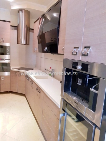 Izdavanje  Dvosoban lux stan kod Politike 5