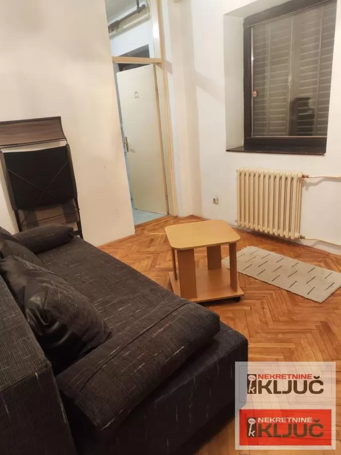 Izdaje se jednosoban stan na Grbavici 2