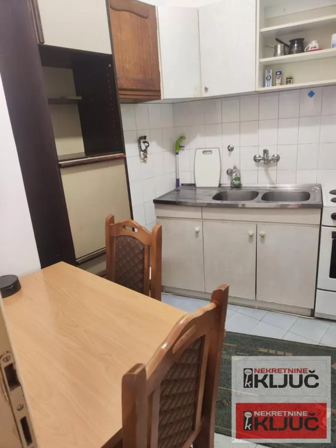 Izdaje se jednosoban stan na Grbavici 5