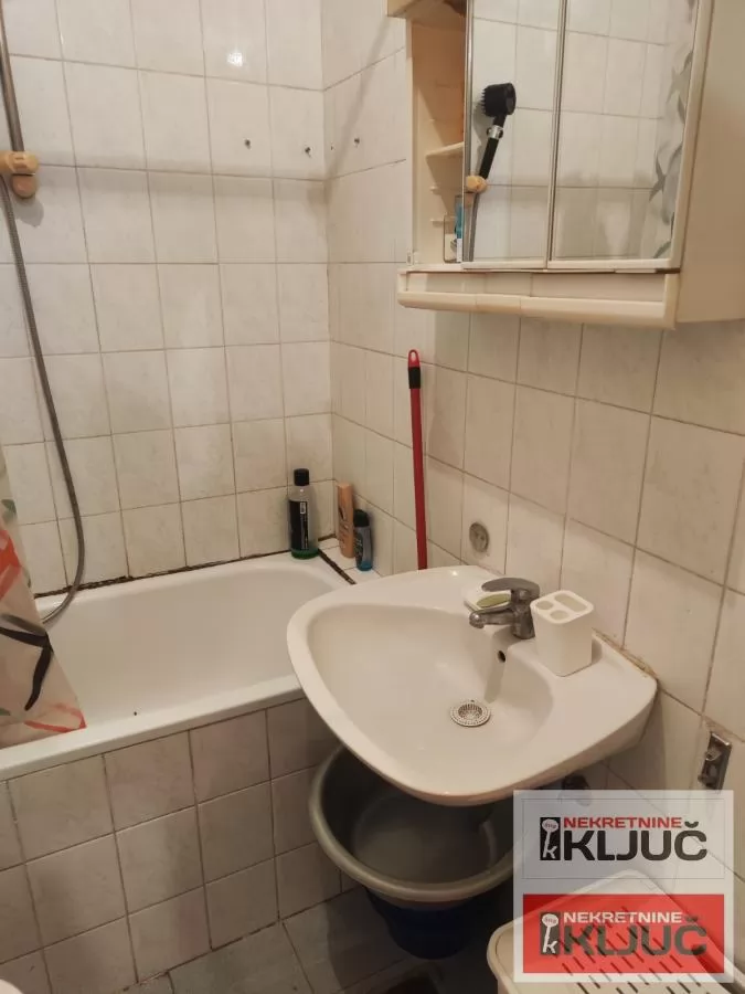 Izdaje se jednosoban stan na Grbavici 7