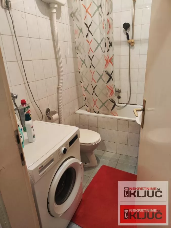 Izdaje se jednosoban stan na Grbavici 8