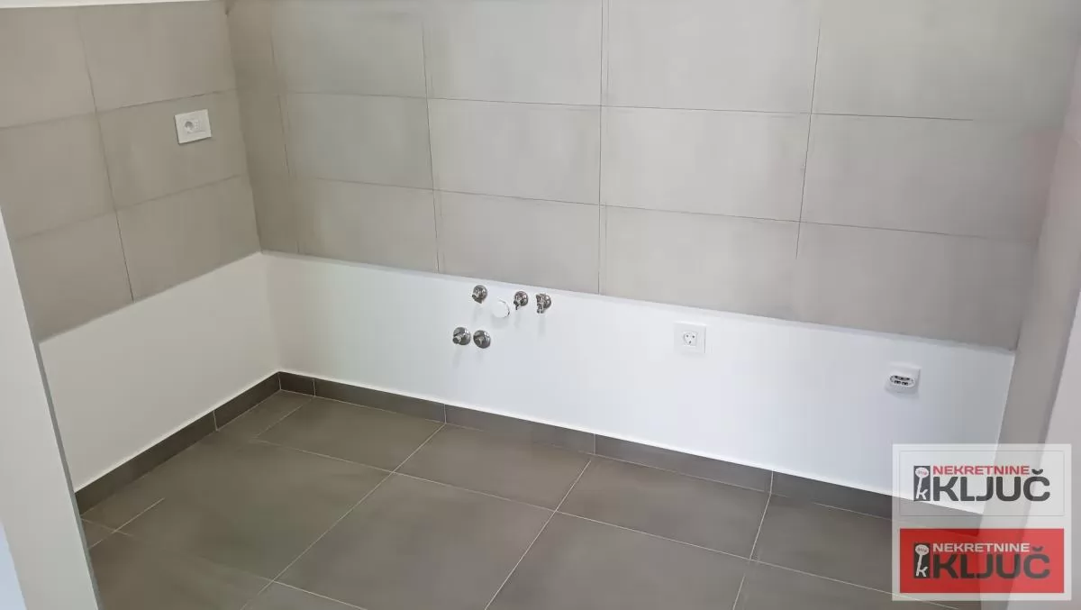 NOVO NASELJE IZDAJE SE NENAMEŠTENA GARSONJERA U KOMPLEKSU KNEŽEV PARK 3