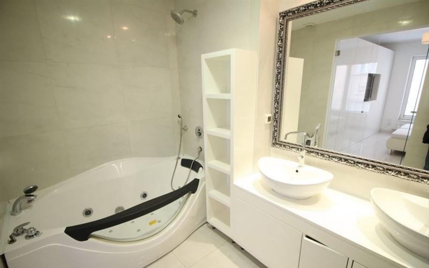 Luksuzan i Moderno Opremljen sa garažom Stan na Vračaru 5