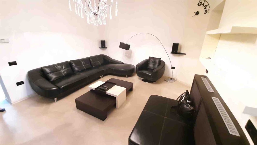 Izdavanje  Dvosoban lux stan kod Politike 1