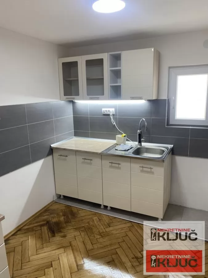 TELEP IZDAJE SE DVOSOBAN DELIMIČNO OPREMLJEN STAN U KUĆI 3