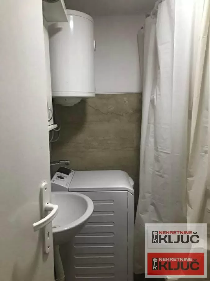 Garsonjera na Podbari, Novi Sad, 19 m², 4. sprat 6