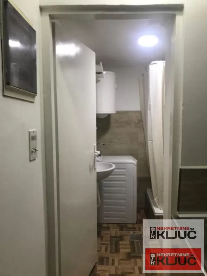 Garsonjera na Podbari, Novi Sad, 19 m², 4. sprat 8