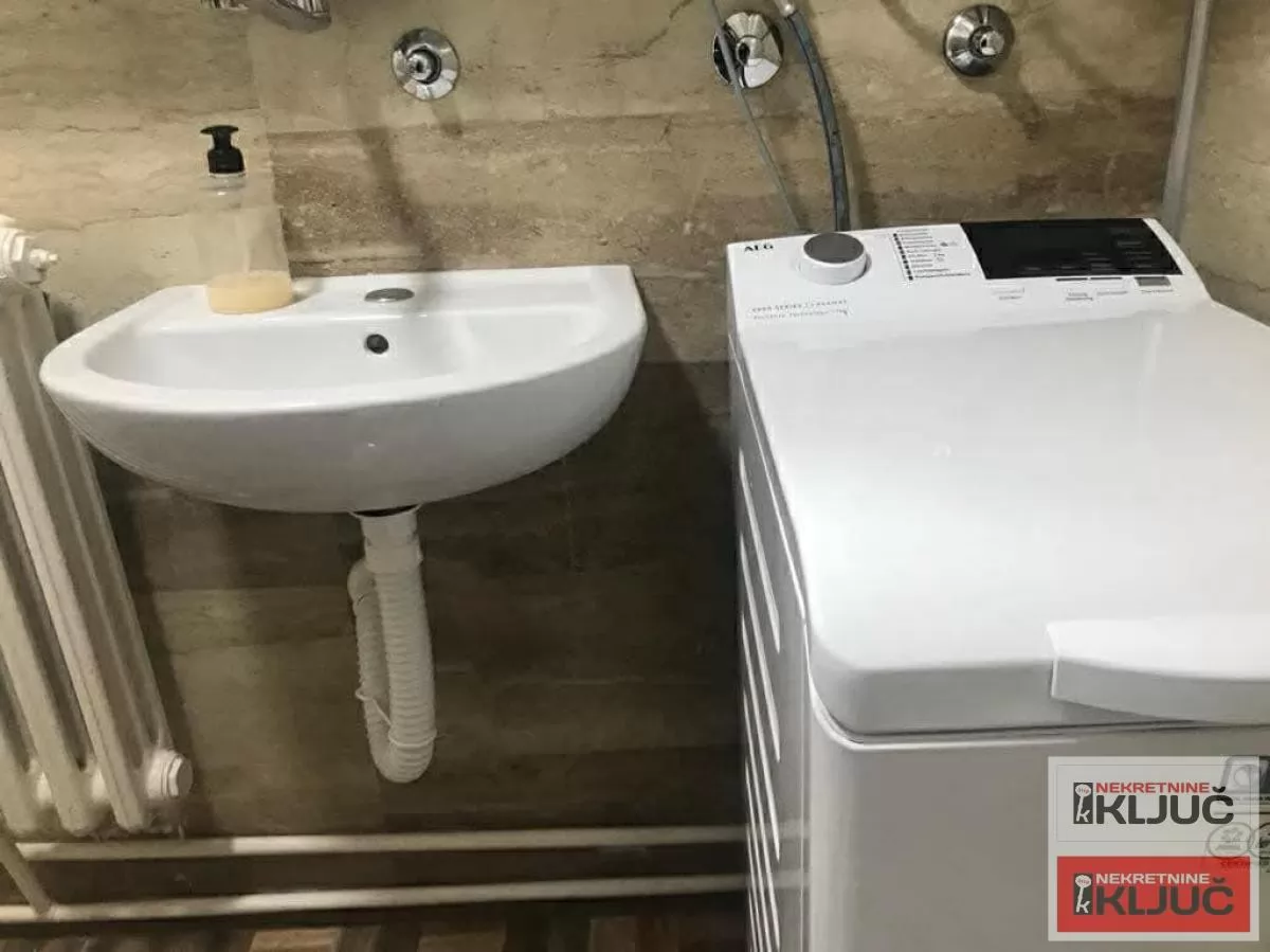 Garsonjera na Podbari, Novi Sad, 19 m², 4. sprat 9