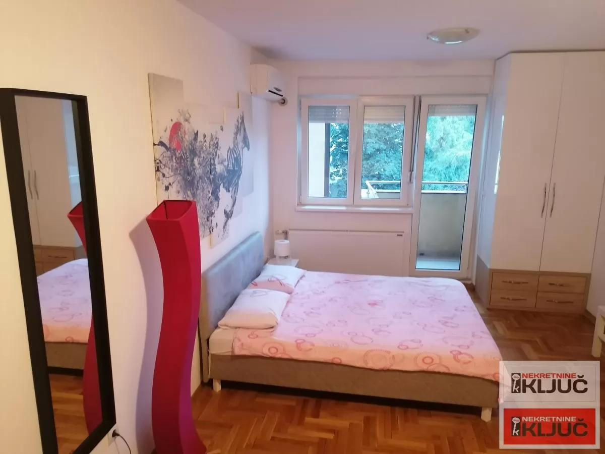 Garsonjera u centru Novog Sada, 27 m², 2. sprat 1