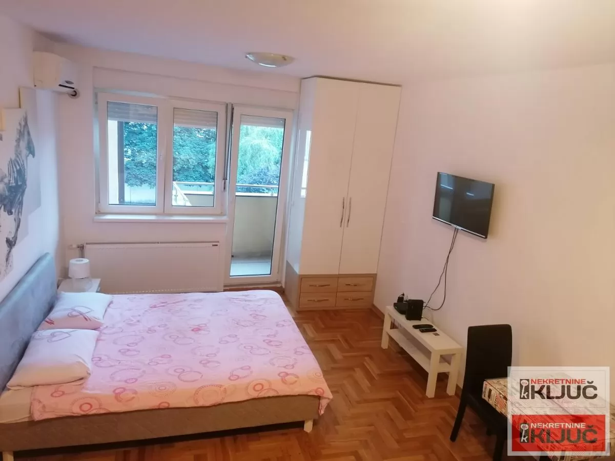 Garsonjera u centru Novog Sada, 27 m², 2. sprat 2