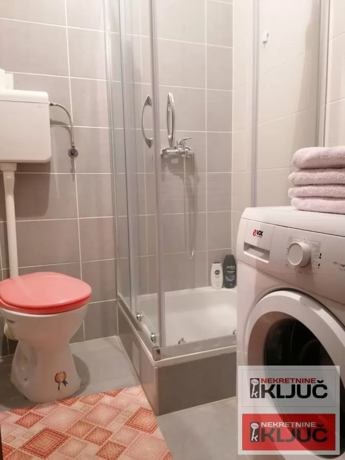 Garsonjera u centru Novog Sada, 27 m², 2. sprat 9