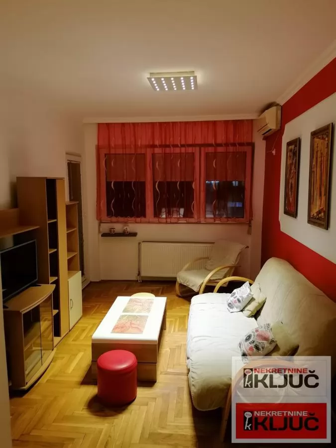 Jednoiposoban stan 40 m², Bulevar Oslobođenja, Novi Sad 2