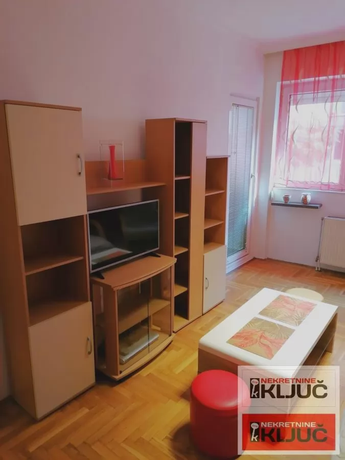 Jednoiposoban stan 40 m², Bulevar Oslobođenja, Novi Sad 3