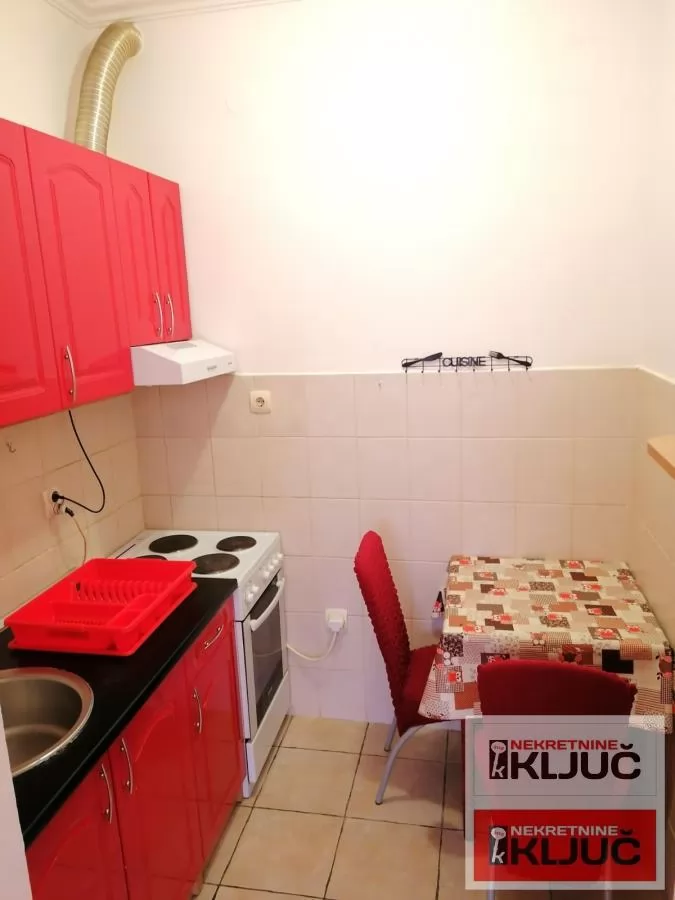 Jednoiposoban stan 40 m², Bulevar Oslobođenja, Novi Sad 4