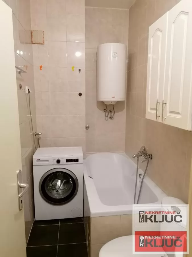 Jednoiposoban stan 40 m², Bulevar Oslobođenja, Novi Sad 9