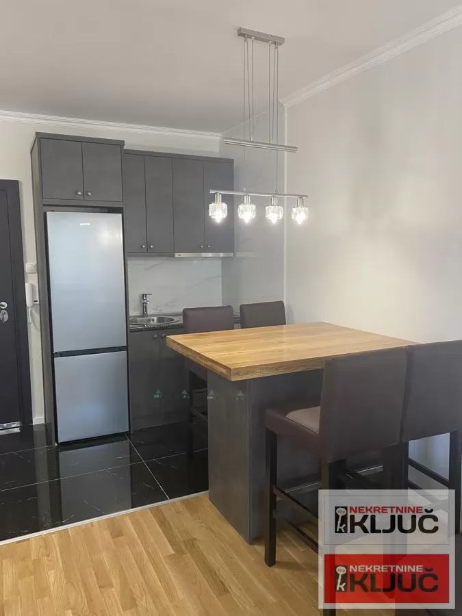 Nov LUX stan jednoiposoban stan kod Z.Stanice 5