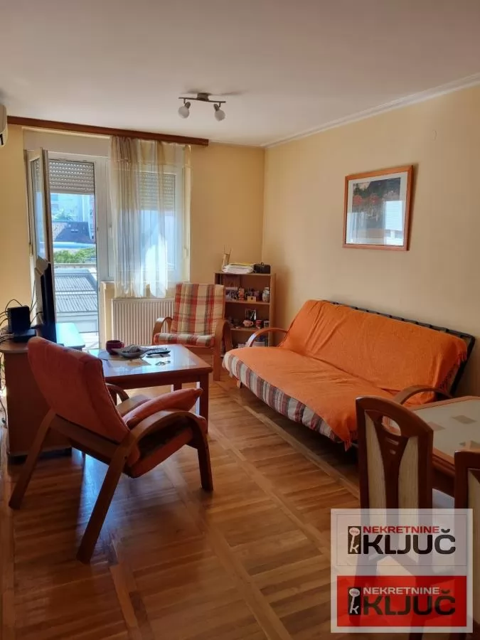 SAJAM IZDAJE SE DVOSOBAN NAMEŠTEN STAN 1