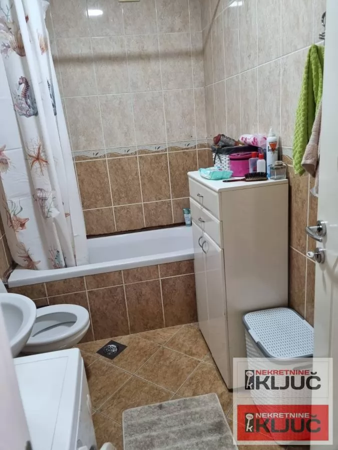 SAJAM IZDAJE SE DVOSOBAN NAMEŠTEN STAN 10