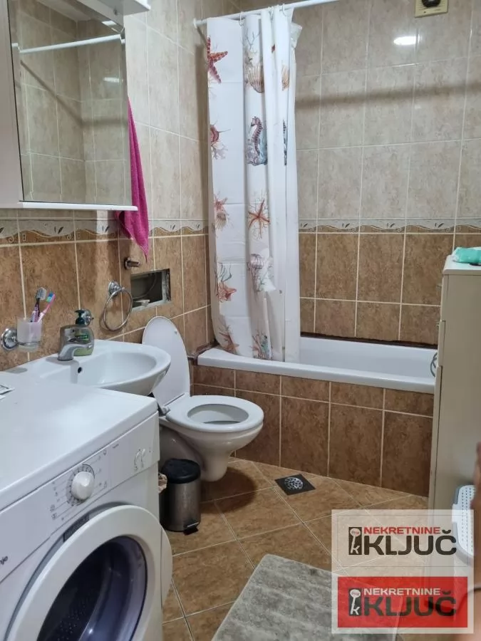 SAJAM IZDAJE SE DVOSOBAN NAMEŠTEN STAN 11