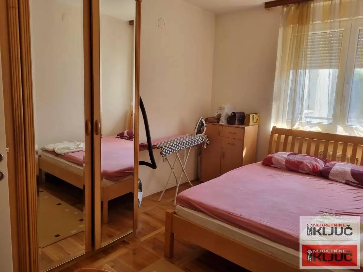 SAJAM IZDAJE SE DVOSOBAN NAMEŠTEN STAN 3