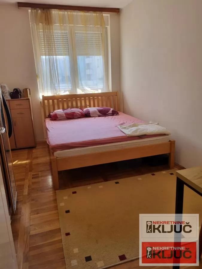 SAJAM IZDAJE SE DVOSOBAN NAMEŠTEN STAN 4