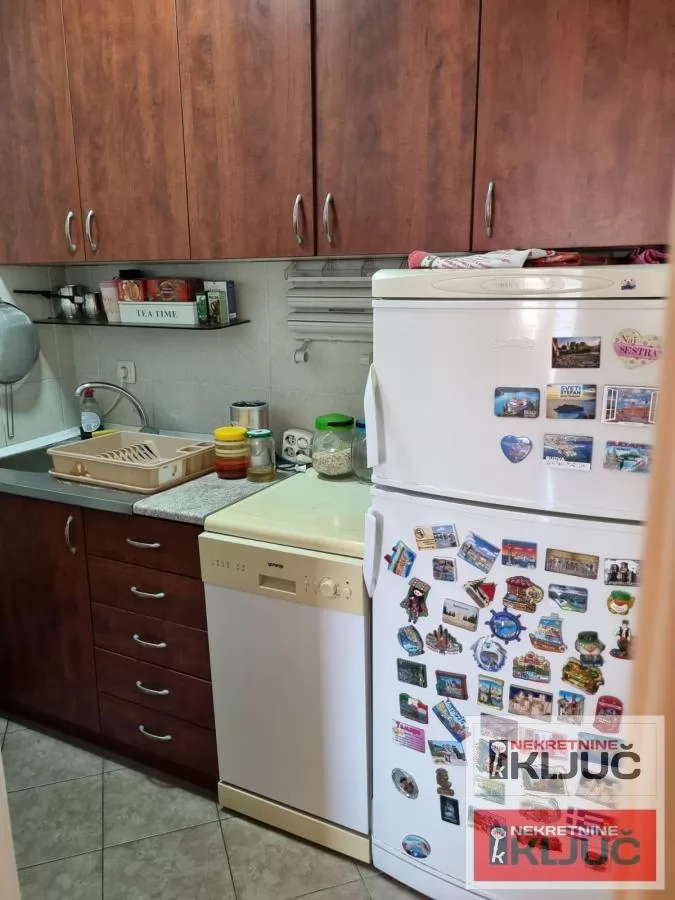 SAJAM IZDAJE SE DVOSOBAN NAMEŠTEN STAN 5