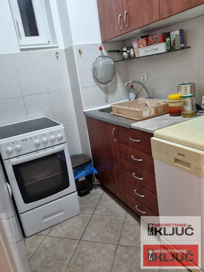 SAJAM IZDAJE SE DVOSOBAN NAMEŠTEN STAN 6