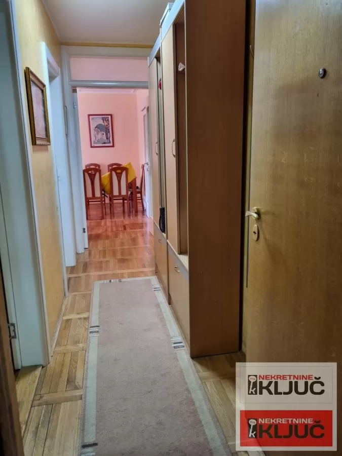 SAJAM IZDAJE SE DVOSOBAN NAMEŠTEN STAN 7