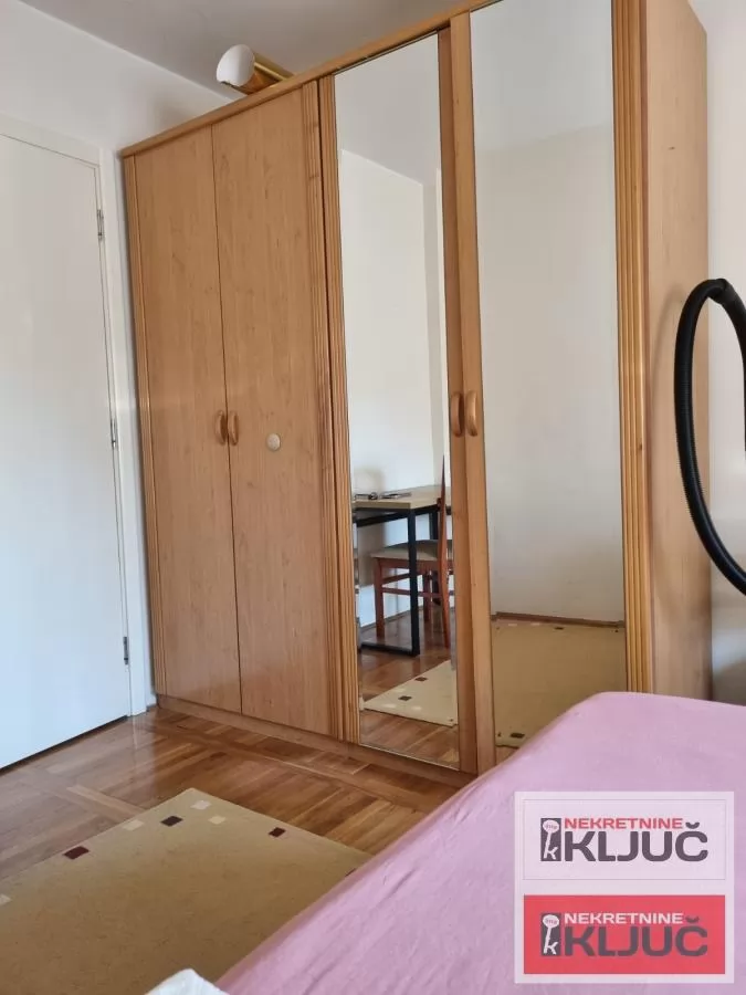 SAJAM IZDAJE SE DVOSOBAN NAMEŠTEN STAN 9