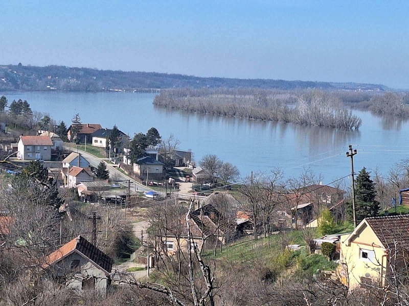 Odličan građevinski plac na Banoštoru 1