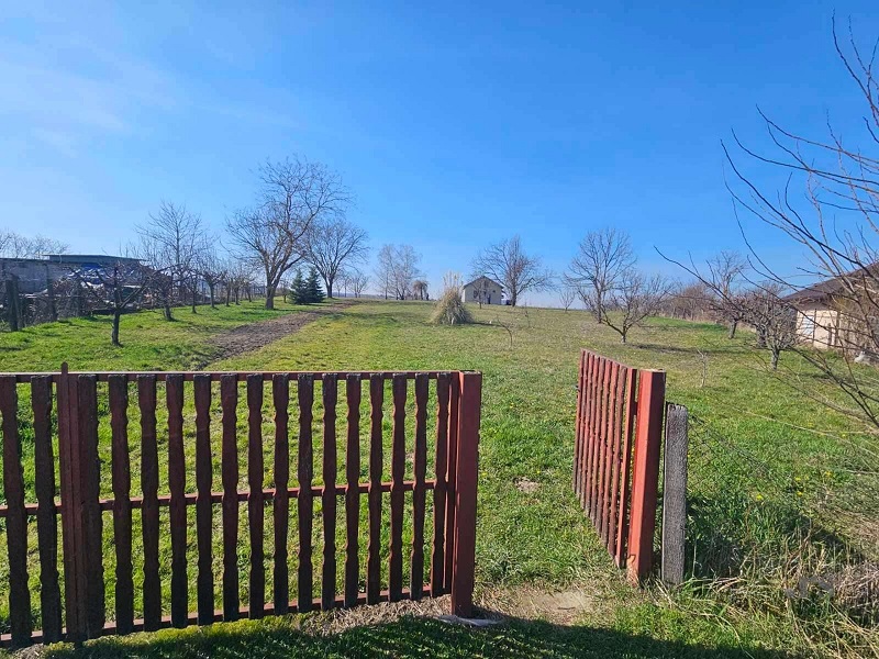 Odličan građevinski plac na Banoštoru 2