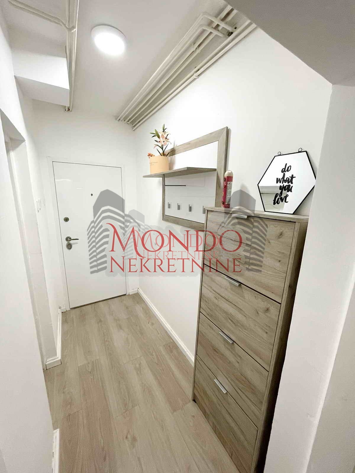 Trosoban stan u centru u blizini Doma vosjke, Niš 12