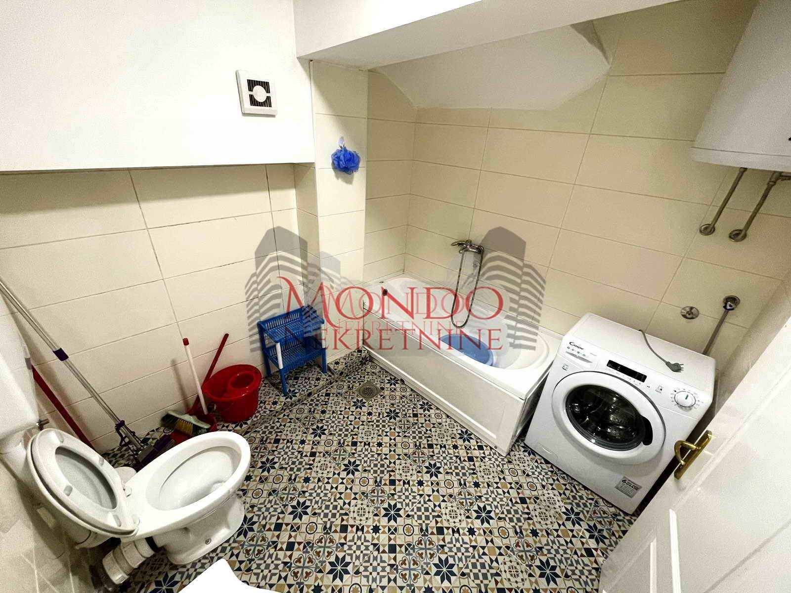 Trosoban stan u centru u blizini Doma vosjke, Niš 9