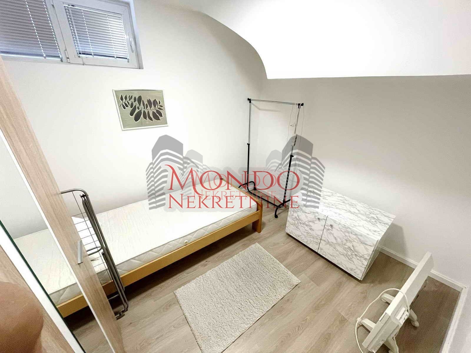 Trosoban stan u centru u blizini Doma vosjke, Niš 4