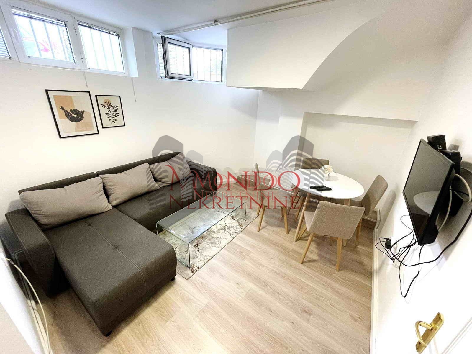 Trosoban stan u centru u blizini Doma vosjke, Niš 2